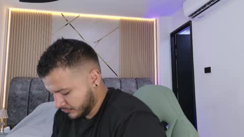 MIKEE online show from 05-21-26, 03:02