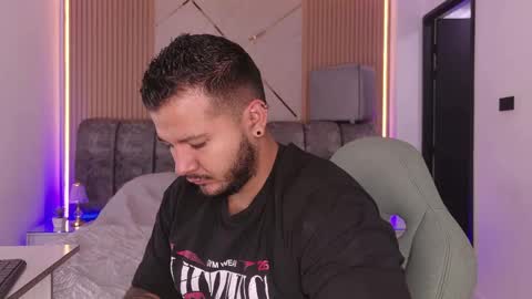 MIKEE online show from 06-06-26, 03:11