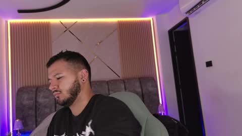 MIKEE online show from 06-08-26, 03:07