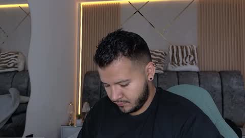 Snapshot of mr_mikee_ chatting on 06-28-26, 03:01 MIKEE online show from 06-28-26, 03:01