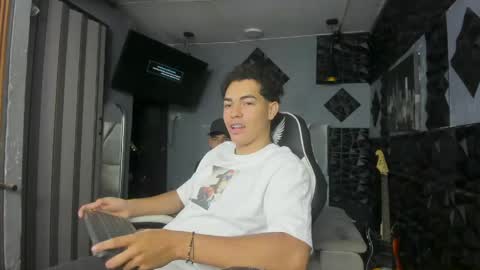 Snapshot of mr_mois chatting on 04-20-26, 09:34 mr_mois online show from 04-20-26, 09:34