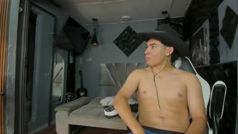 Snapshot of mr_mois chatting on 04-26-26, 10:02 mr_mois online show from 04-26-26, 10:02