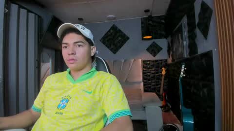 Snapshot of mr_mois chatting on 04-27-26, 06:22 mr_mois online show from 04-27-26, 06:22