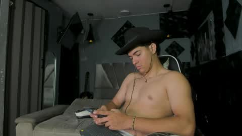 Snapshot of mr_mois chatting on 05-08-26, 05:13 mr_mois online show from 05-08-26, 05:13