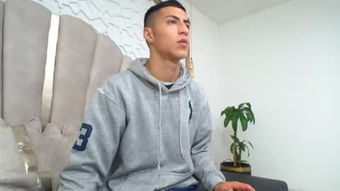 Snapshot of mr_porn_9 chatting on 06-01-26, 12:29 Mr Porn online show from 06-01-26, 12:29