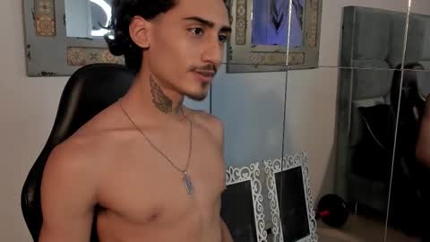 Snapshot of mr_strike chatting on 10-27-25, 02:37 MR online show from 10-27-25, 02:37