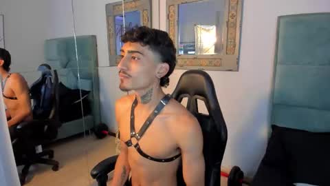 Snapshot of mr_strike chatting on 11-11-25, 03:06 MR online show from 11-11-25, 03:06