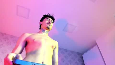 Snapshot of mr_strike chatting on 11-19-25, 02:55 MR online show from 11-19-25, 02:55