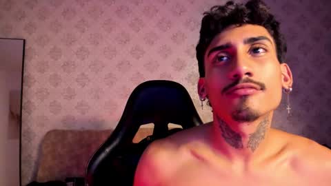 Snapshot of mr_strike chatting on 11-24-25, 12:32 MR online show from 11-24-25, 12:32