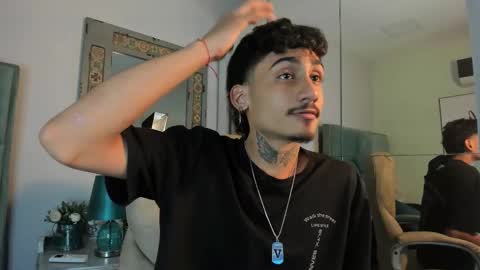 Snapshot of mr_strike chatting on 11-29-25, 02:58 MR online show from 11-29-25, 02:58