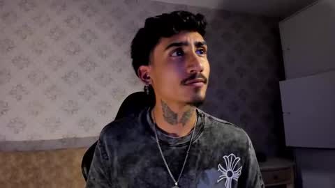 Snapshot of mr_strike chatting on 12-03-25, 03:03 MR online show from 12-03-25, 03:03