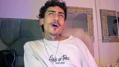 Snapshot of mr_strike chatting on 12-14-25, 06:56 MR online show from 12-14-25, 06:56