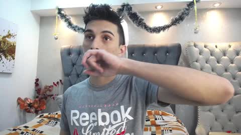 Snapshot of mr_williseo chatting on 01-02-25, 08:02 williseo online show from 01-02-25, 08:02