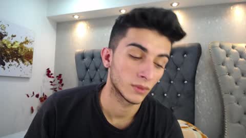 Snapshot of mr_williseo chatting on 02-04-25, 02:07 williseo online show from 02-04-25, 02:07