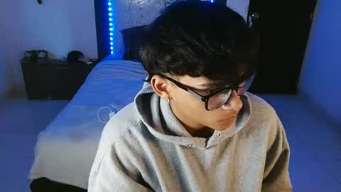 Snapshot of mr_yisuz chatting on 06-18-26, 11:25 yisuz online show from 06-18-26, 11:25