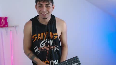 Snapshot of mralpha_latino chatting on 04-23-26, 05:08 Alpha LATINO online show from 04-23-26, 05:08