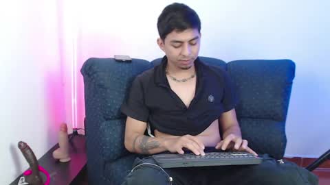 Snapshot of mralpha_latino chatting on 04-25-26, 04:59 Alpha LATINO online show from 04-25-26, 04:59