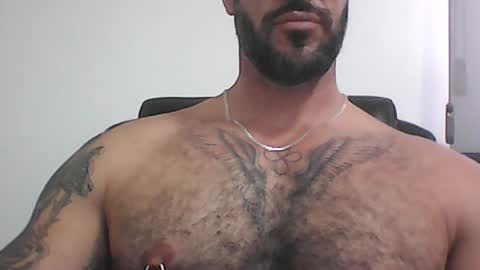 Snapshot of mrbighairychest chatting on 06-12-26, 06:18 Darien online show from 06-12-26, 06:18