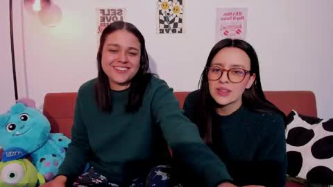Laura online show from 05-04-26, 01:34