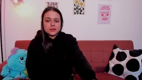 Snapshot of mrbuu_ chatting on 06-12-26, 06:01 Laura online show from 06-12-26, 06:01