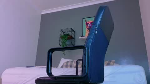 Mr Fox online show from 04-18-26, 07:29