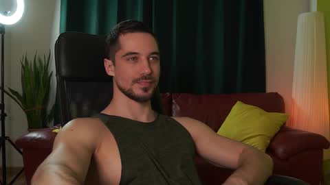 Snapshot of mrgreeneyes01 chatting on 01-13-26, 07:19 juan luis online show from 01-13-26, 07:19