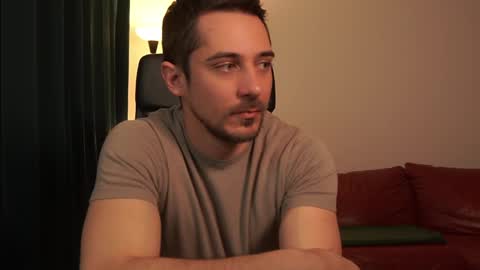 Snapshot of mrgreeneyes01 chatting on 03-29-26, 08:09 juan luis online show from 03-29-26, 08:09