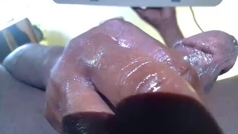 Snapshot of mrgsm975 chatting on 10-23-25, 05:07 GSpotMassager online show from 10-23-25, 05:07