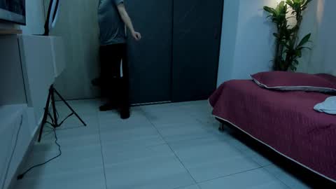 Snapshot of mrhot_night chatting on 01-11-26, 02:05 Bastian online show from 01-11-26, 02:05