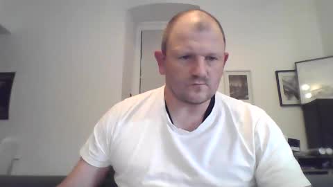 Snapshot of mrhotsex69 chatting on 10-27-25, 04:22 mrhotsex69 online show from 10-27-25, 04:22