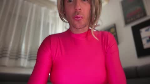 TaleOfLaura online show from 04-25-26, 12:02