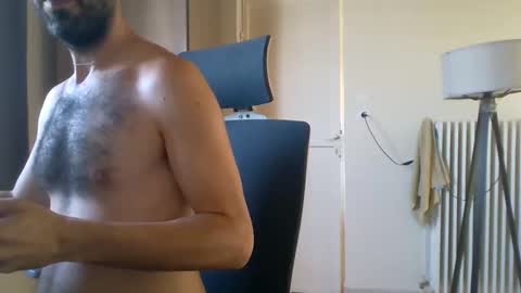 Snapshot of mrralph__90 chatting on 05-31-26, 02:02 Mrralph online show from 05-31-26, 02:02