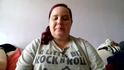 Snapshot of mrs_butterfly84 chatting on 05-27-26, 03:42 Mrs Butterfly online show from 05-27-26, 03:42