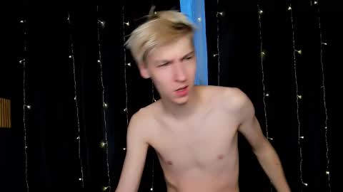 Snapshot of mrsexycum4u chatting on 12-24-24, 08:55 Adam online show from 12-24-24, 08:55
