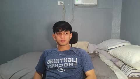 Snapshot of mrshawn95 chatting on 10-08-25, 08:28 shawn online show from 10-08-25, 08:28