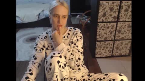 Sasha online show from 10-16-25, 04:08