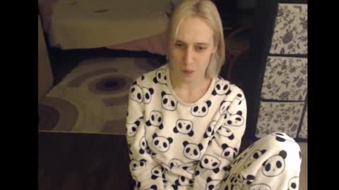 Snapshot of mrsluck chatting on 01-09-26, 03:31 Sasha online show from 01-09-26, 03:31