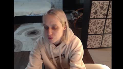 Snapshot of mrsluck chatting on 02-01-26, 02:04 Sasha online show from 02-01-26, 02:04