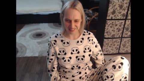 Snapshot of mrsluck chatting on 02-02-26, 06:39 Sasha online show from 02-02-26, 06:39