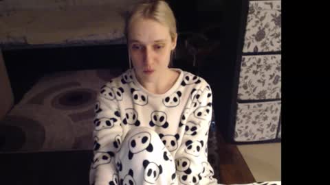 Snapshot of mrsluck chatting on 02-04-26, 03:12 Sasha online show from 02-04-26, 03:12