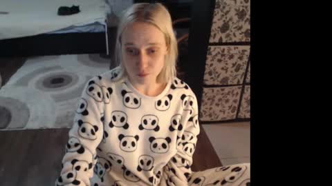 Snapshot of mrsluck chatting on 02-08-26, 04:32 Sasha online show from 02-08-26, 04:32