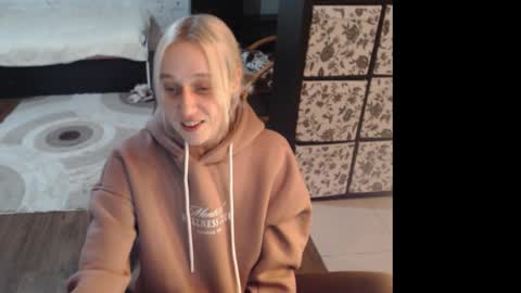 Snapshot of mrsluck chatting on 02-11-26, 05:51 Sasha online show from 02-11-26, 05:51