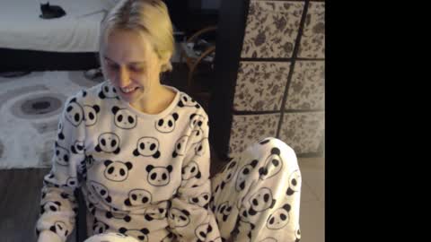 Snapshot of mrsluck chatting on 02-13-26, 11:01 Sasha online show from 02-13-26, 11:01