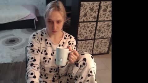 Snapshot of mrsluck chatting on 02-19-26, 02:18 Sasha online show from 02-19-26, 02:18