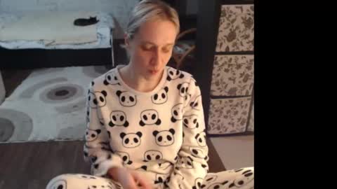 Snapshot of mrsluck chatting on 03-05-26, 03:13 Sasha online show from 03-05-26, 03:13