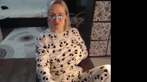 Snapshot of mrsluck chatting on 03-10-26, 02:55 Sasha online show from 03-10-26, 02:55