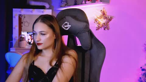 Snapshot of mrstenderbeast chatting on 12-21-24, 10:40 YOUR OWNER online show from 12-21-24, 10:40