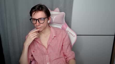 Snapshot of mrv1rginvibes chatting on 12-03-25, 02:04 Shy Boy online show from 12-03-25, 02:04