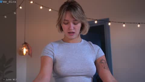 Snapshot of ms_dira chatting on 02-04-26, 02:01 dira and the riru tribe online show from 02-04-26, 02:01