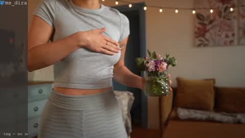 Snapshot of ms_dira chatting on 02-10-26, 01:15 dira and the riru tribe online show from 02-10-26, 01:15